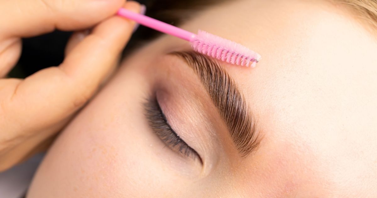 Depilazione sopracciglia estetista